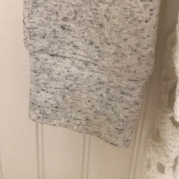 Sundance Grey with Ivory Crochet Long Sleeved Sweater size Small - Picture 9 of 11